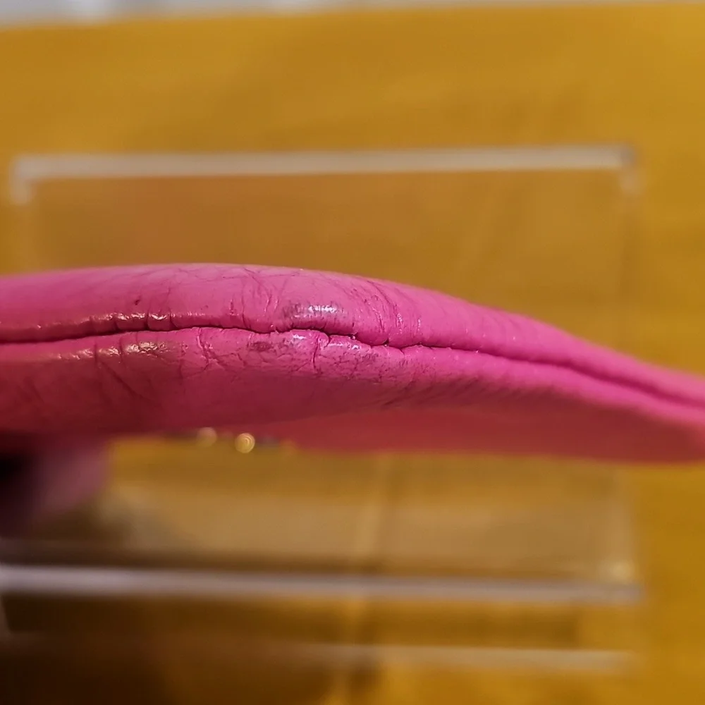 Kate Spade NY Cobble Hill Bee Wristlet - Snapdragon Pink EUC